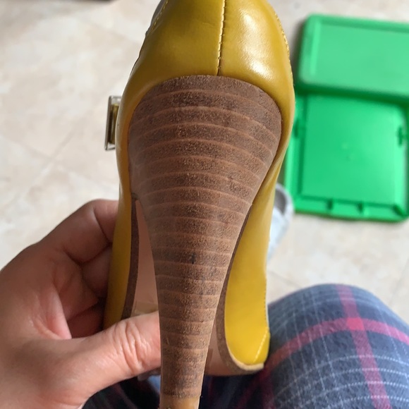 Cute shoes used a few times . - Picture 7 of 8